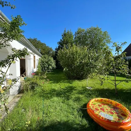 Charmantes Arkadenhaus Mit Großem Garten *