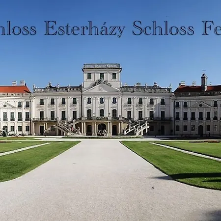 Ferienhaus Charmantes Arkadenhaus Mit Großem Garten Csapod