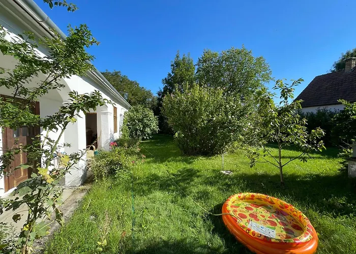 Charmantes Arkadenhaus Mit Grossem Garten *