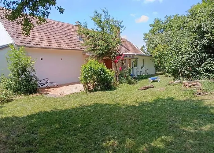 Charmantes Arkadenhaus Mit Grossem Garten Дом отдыха Csapod